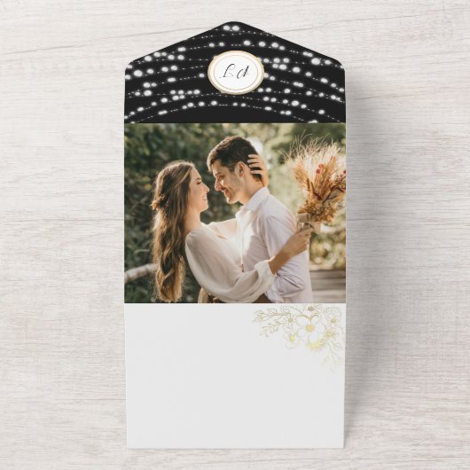 Gold String Lights Rustiek Zwart Huwelijk All In One Uitnodiging (Buitenkant)