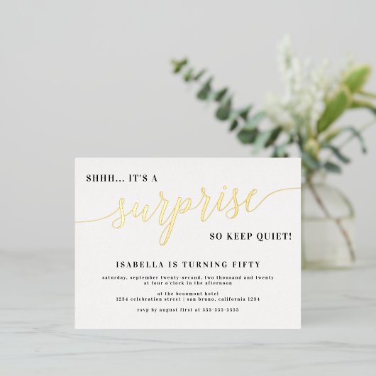 Gold Stylish Folie Script Surprise Birthday Party Folie Uitnodiging Briefkaart (Staand Voorkant)