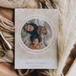 Gold Sunburst Lijst Art Deco Foto Feestdagenkaart<br><div class="desc">Een minimalistisch en licht retro kunstdeco wit en gouden vakantiekaarten collectie,  met opvallende zonnebarstende lijsten. Gemakkelijk aanpasbaar met uw familiebericht,  en groetbericht.</div>