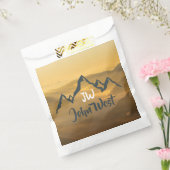 Gold sunrise personalizable mountains monogram bedankzakje (Gezegeld)
