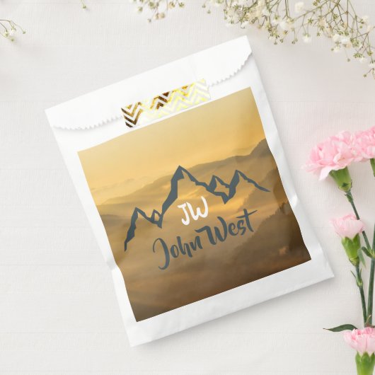 Gold sunrise personalizable mountains monogram bedankzakje (Gezegeld)