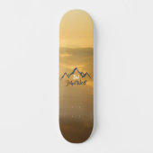 Gold sunrise personalizable mountains monogram persoonlijk skateboard (Voorkant)
