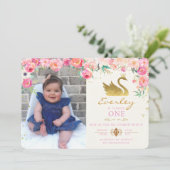 Gold Swan Princess Roze Bloemen Verjaardag Uitnodi Kaart (Staand voorkant)