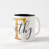 Gold 'T' Monogram met persoonlijke naam Tweekleurige Koffiemok (Voorkant rechts)