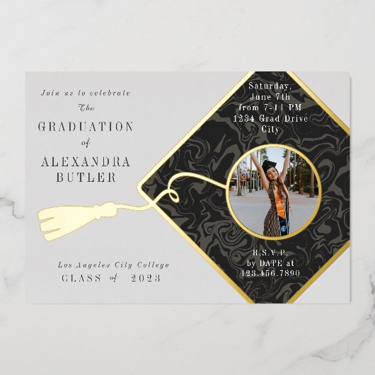 Gold Tassel Photo Script Class 2023 Afstuderen Folie Uitnodiging (Voorkant)