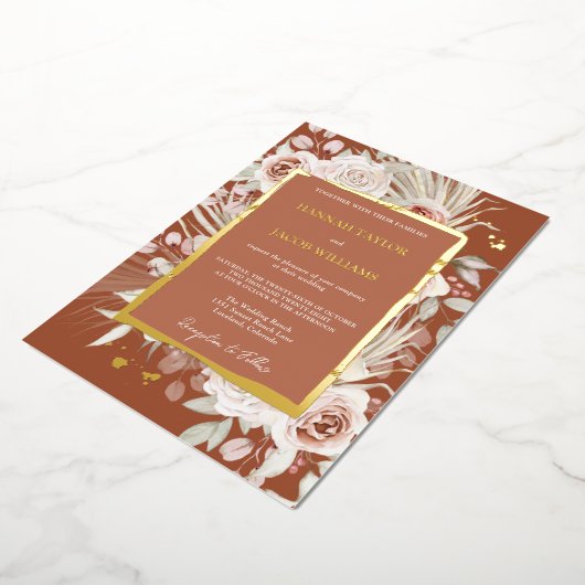 Gold Terracotta Floral Boho Wedding Folie Uitnodiging (Gedraaid)