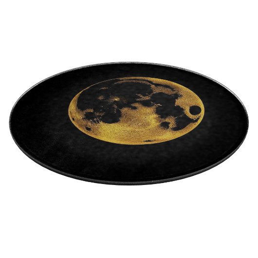 Gold textured moon on dark black snijplank (Hoek)