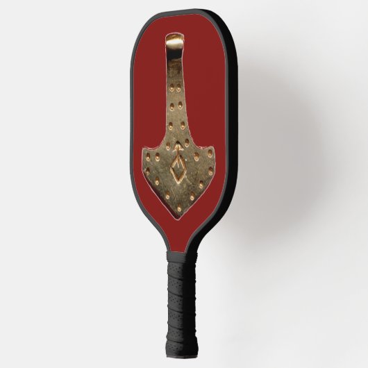 Gold Thor Hammer rode zwarte pickleball paddle (Links)