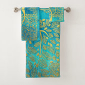 Gold Tree en Leaves Reflection op Turquoise Blue Bad Handdoek (Insitu)