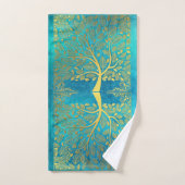 Gold Tree en Leaves Reflection op Turquoise Blue Bad Handdoek (Handdoek)