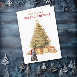 Gold Tree Schotse Terriër Hond Kerst Kaart<br><div class="desc">Op de voorzijde van deze kerstkaart draagt een schattige Schotse Terriër een rood-witte kerstmuts en zit voor een kerstboom. De boom is gedecoreerd in goud, en bijpassende geschenkpakketten liggen eronder. In de rode en gouden tekst staat: "Ik wens u een vrolijk kerstfeest". In tekstvelden die u kunt aanpassen aan alles...</div>