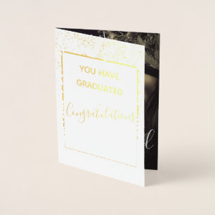 Gold Trendy Script Gefeliciteerd Foto Afstuderen Folie Kaarten
