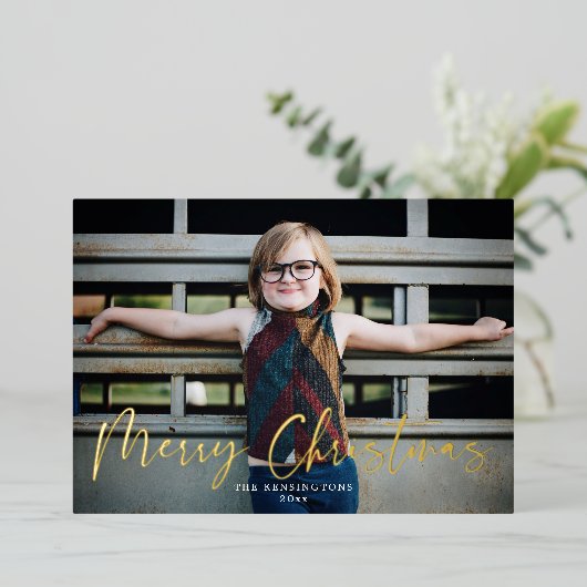 Gold Typography Merry Kerstfeestay Foto Folie Feestdagenkaart (Staand Voorkant)