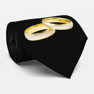 Gold Wedding Rings op Black Stropdas