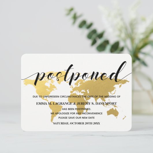 Gold wereldkaart verandering datum bruiloft informatiekaartje (Staand voorkant)