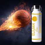 Gold White Basketball Name | Go Team Sports Waterfles<br><div class="desc">Gold tone op witte basketbal en het jaarontwerp van de Holiday Hearts-Design (alle rechten voorbehouden). Voeg gewoon de naam, het jaar en de naam van het middelbare of middelbare schoolteam toe (bv. "Go Wolves", "Go Panthers", "Go Tigers"). Niet ontworpen voor collegiale of professionele sportteams. Origineel ontwerp door Vakantiedagen Harten Design....</div>