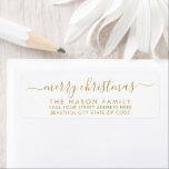 Gold White Script Christmas Return-adreslabel Etiket<br><div class="desc">Modern Elegant Goud en Wit Script Familienaam Kerstteruggave Adreslabels. Met een  handgeschreven kalligrafie swash-tail lettertype script met gezegde "Merry Christmas". Geweldig voor de kerstvakantie,  gemakkelijk te personaliseren met uw namen en retour adres info.</div>