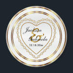 Gold & White Wedding / Jubileum Keepslag Magneet<br><div class="desc">Trouwdag gunst magneet. Een bruiloftsdag aandenken van de bruid en bruidegom of Jubileum paar klaar om te personaliseren. Indien nodig... kunt u alle tekst verwijderen en vers beginnen met uw eigen tekst-, kleur- en lettertypekeuzes met het Zazzle-ontwerpgereedschapsgebied. ✔Let op: niet alle sjablonen hoeven te worden gewijzigd. 📌Als u meer aanpassingen...</div>