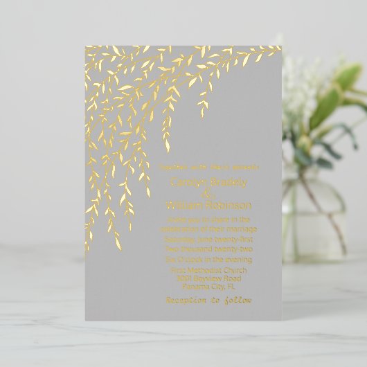 Gold Willows Gray Wedding Folie Uitnodiging (Staand Voorkant)