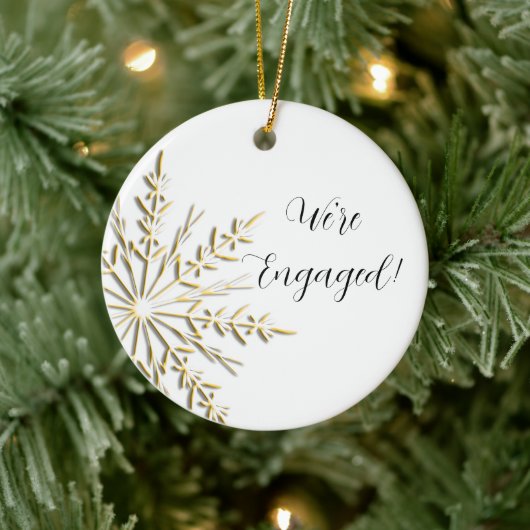 Gold Winter Snowflake op White Verloving Keramisch Ornament (Boom)