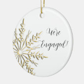Gold Winter Snowflake op White Verloving Keramisch Ornament (Links)
