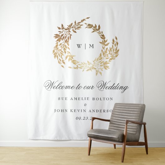 Gold Wreath Classic Monogram Huwelijk Wandkleed (In situ)