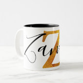 Gold 'Z'-monogram met persoonlijke naam Tweekleurige Koffiemok (Voorkant links)