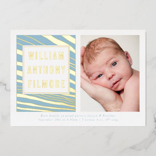 Gold Zebra Stripe Animal Foto geboorteaankondiging Folie Feestdagenkaart (Voorkant)