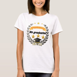 Golden Afstuderen Badge met Elegante Stijl T-shirt