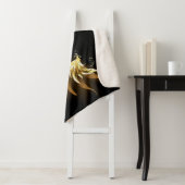 Golden Angel Wings op zwarte achtergrond Sherpa Deken (In situ)