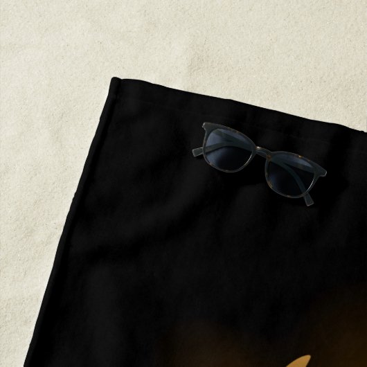 Golden Angel Wings op zwarte achtergrond Strandlaken (In situ)