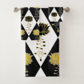 Golden Black en White Lotus Unalome Pattern Bad Handdoek (Insitu)