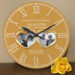 Golden bruiloft voorbij cadeau foto grote klok<br><div class="desc">Gepersonaliseerd de gouden trouwdag met je koppels foto's, dan en nu, het jaar van het huwelijk en namen of relatie voor je. Het voorbeeld leest Jasmina en Tommy Robinson 50th Golden Wedding Jubileum en je huwelijk en je huidige datum. Andere overeenkomende objecten zijn beschikbaar. Dubbele gouden metalen hardeffecten, kunst en...</div>