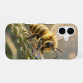 Golden Bumblebee in Bloom Dance.7 iPhone 16 Hoesje (Achterkant horizontaal)