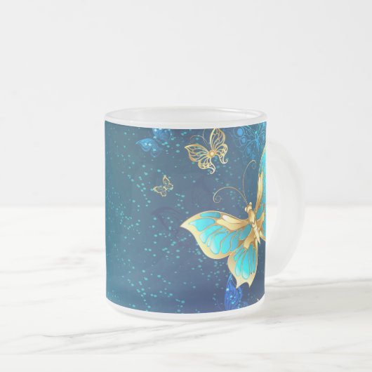 Golden Butterflies op een blauwe achtergrond Matglas Koffiemok (Voorkant rechts)