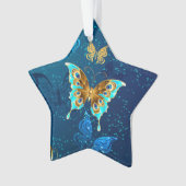 Golden Butterflies op een blauwe achtergrond Ornament (voorkant)