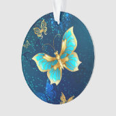 Golden Butterflies op een blauwe achtergrond Ornament (voorkant)
