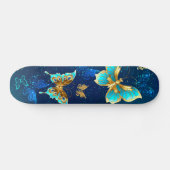 Golden Butterflies op een blauwe achtergrond Persoonlijk Skateboard (Horizontaal)