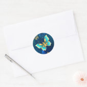 Golden Butterflies op een blauwe achtergrond Ronde Sticker (Envelop)