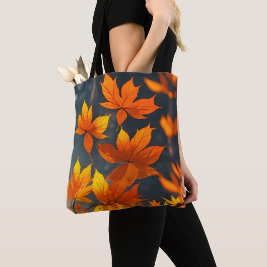 Golden Canopy: Oranje herfstbladeren Tote Bag (Dichtbij)