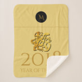 Golden Chinese Dog Papercut 2018 Monogram medium B Sherpa Deken (Voorkant)