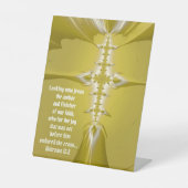 Golden Cross Fractal Art met Bijbelverse Pedestal Reclamebord Met Voetstuk (Voorkant)
