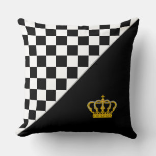 Golden Crown on Stylish Black & White Chess Kussen