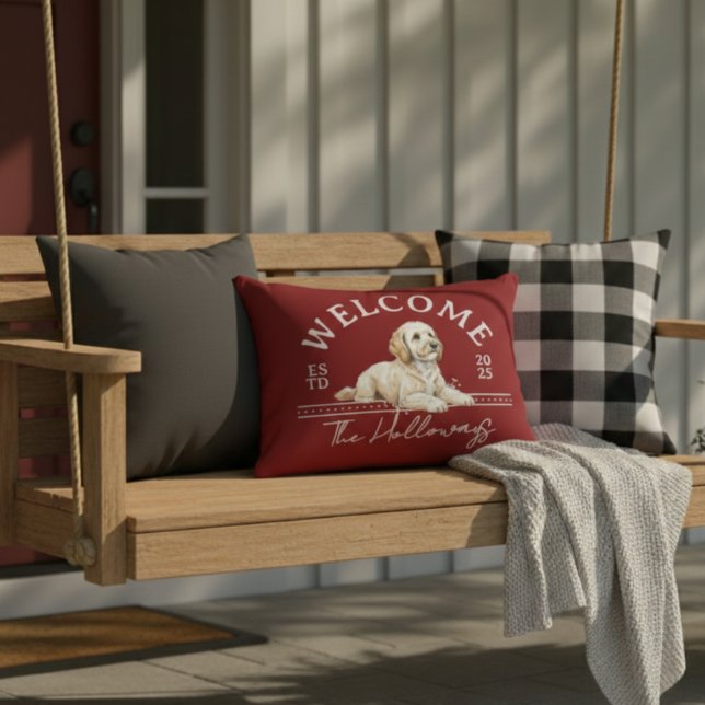 Golden Doodle Custom Familienaam Welkom Accent Kussen (Welcome guests to your home with this Golden Doodle Custom Family Name Welcome Throw Pillow!)