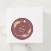 Golden Feathers op Mauve Bedankjes Labels (In situ)