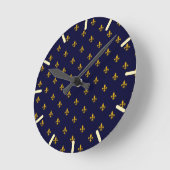 Golden Fleur de Lis op Navy Blue Ronde Klok (Hoek)
