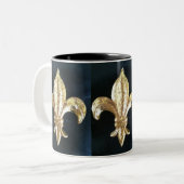 GOLDEN FLEUR DE LIS OVER ZWARTE AFDRUKKING TWEEKLEURIGE KOFFIEMOK (Voorkant links)