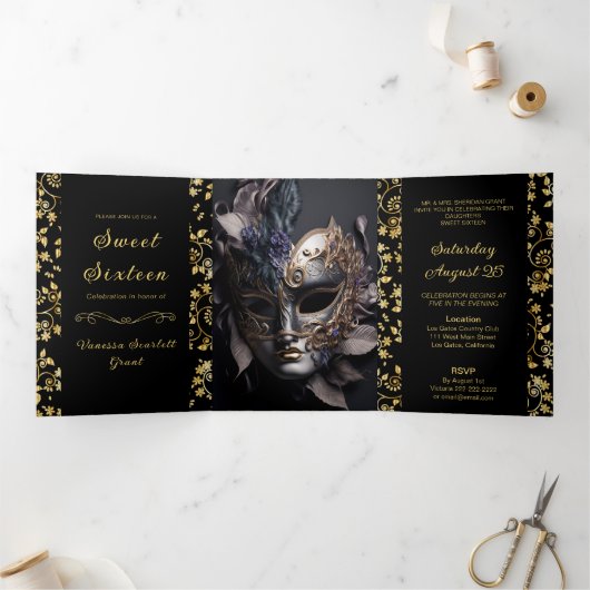 Golden Floral Masquerade Sweet 16 Party Invitation Drieluik Uitnodiging (Binnen)