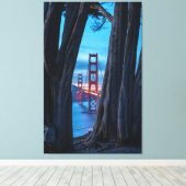 Golden Gate Bridge door de bomen bij Twilight Canvas Afdruk (Insitu (Houten vloer))