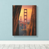 Golden Gate Bridge Foto tussen twee bomen Canvas Afdruk (Insitu (Houten vloer))